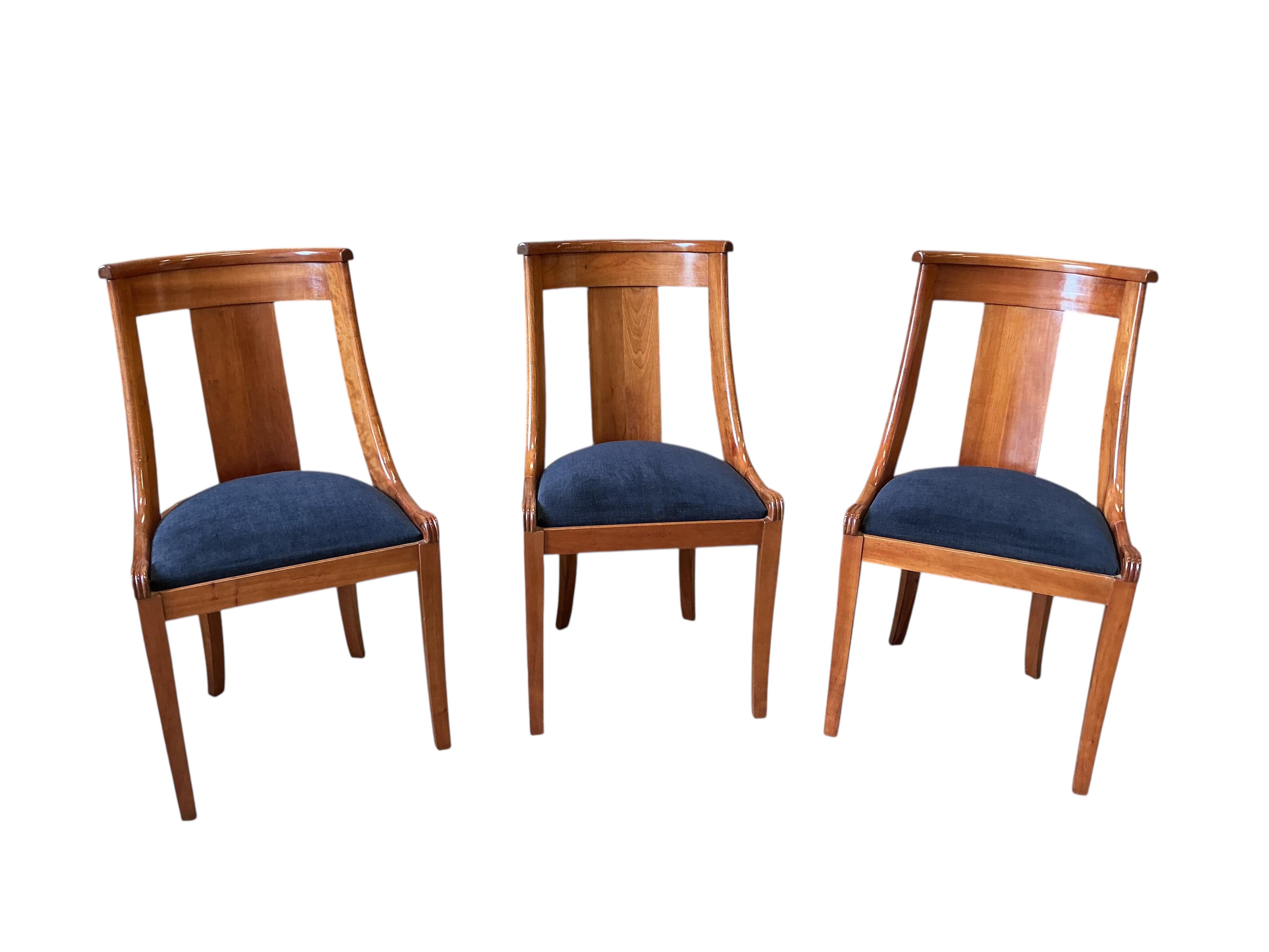 An Art Deco style rectangular walnut dining table, width 254cm extended, two spare leaves, depth 98cm, height 77cm together with six Empire style cherry dining chairs